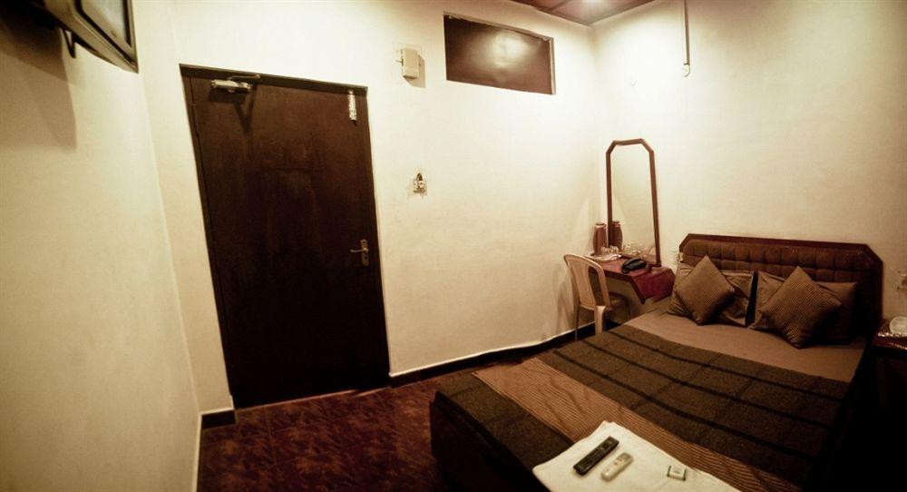 Deluxe Hotel شيناي المظهر الخارجي الصورة