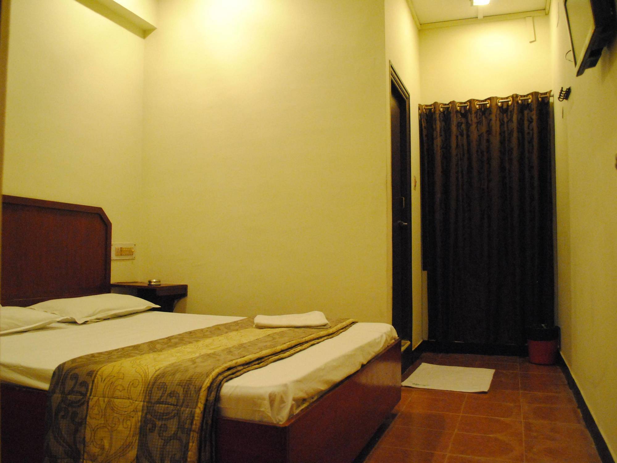 Deluxe Hotel شيناي المظهر الخارجي الصورة