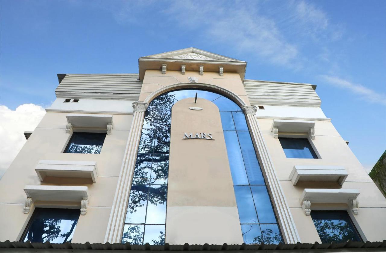 Deluxe Hotel شيناي المظهر الخارجي الصورة
