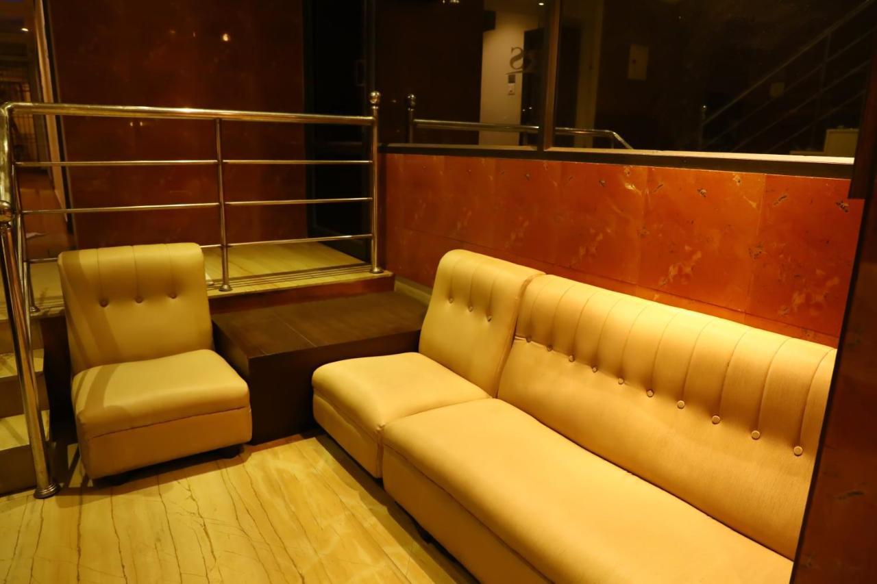 Deluxe Hotel شيناي المظهر الخارجي الصورة