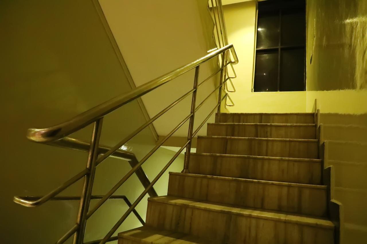 Deluxe Hotel شيناي المظهر الخارجي الصورة