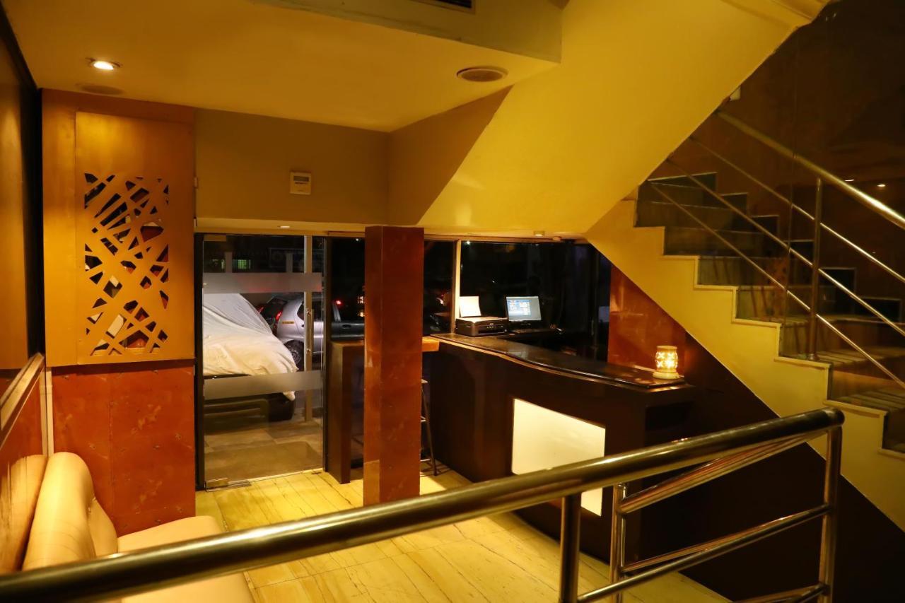 Deluxe Hotel شيناي المظهر الخارجي الصورة