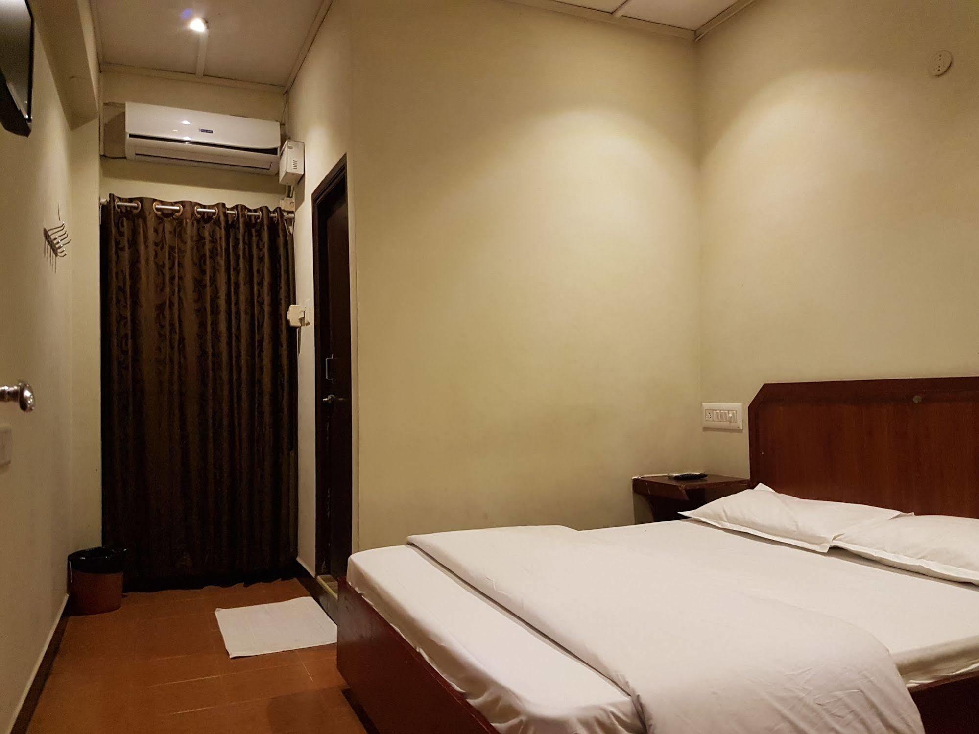 Deluxe Hotel شيناي المظهر الخارجي الصورة