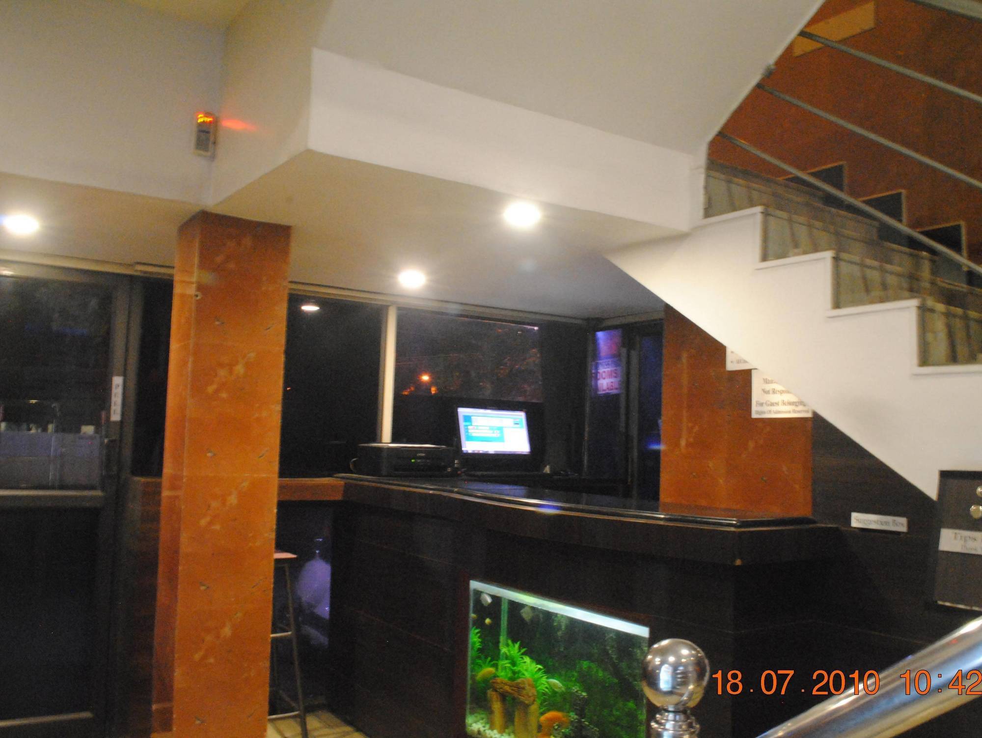 Deluxe Hotel شيناي المظهر الخارجي الصورة