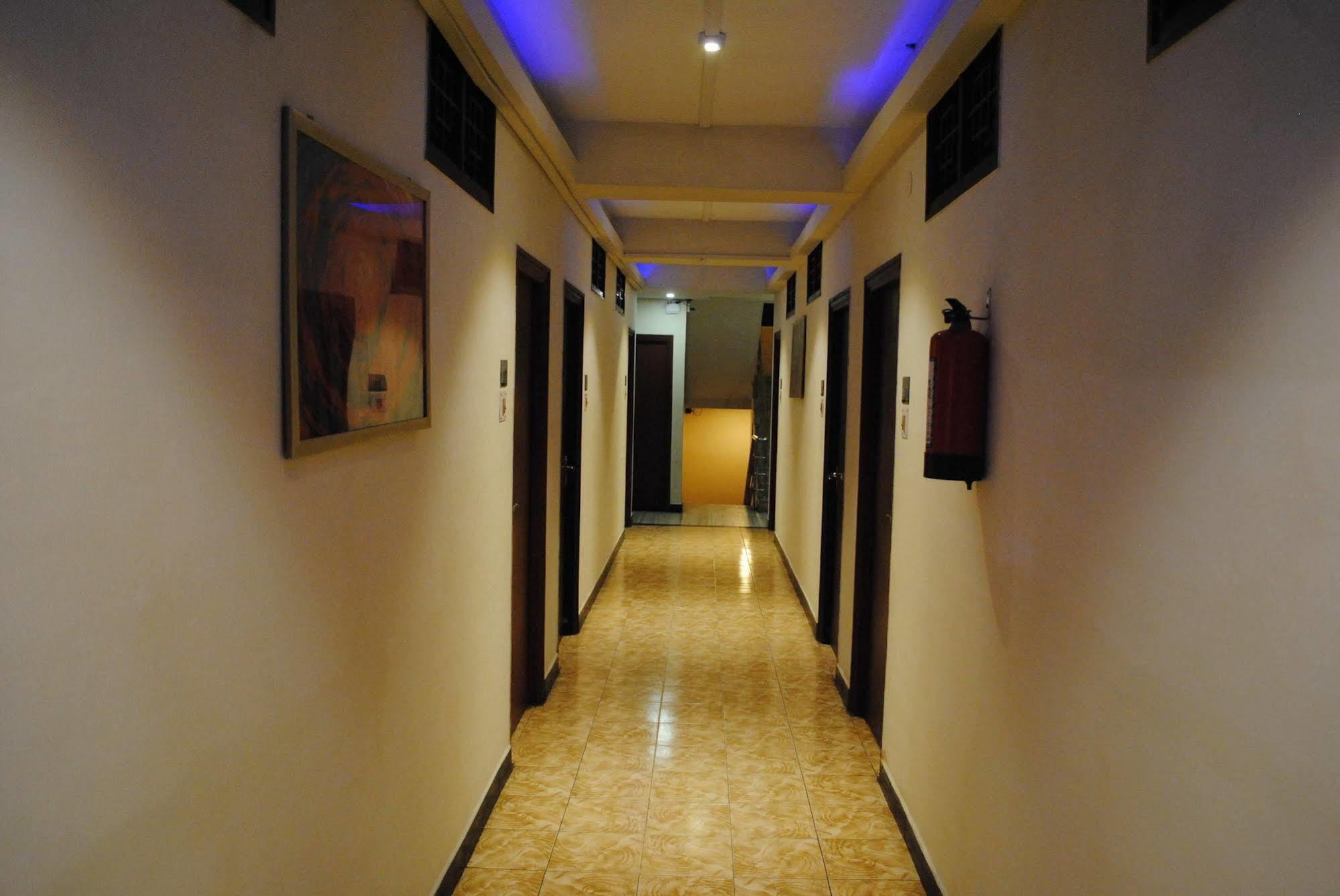 Deluxe Hotel شيناي المظهر الخارجي الصورة