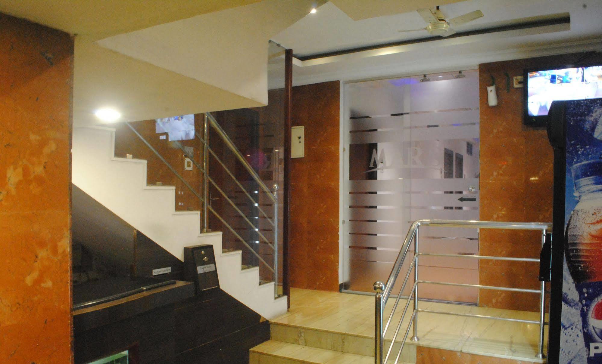 Deluxe Hotel شيناي المظهر الخارجي الصورة